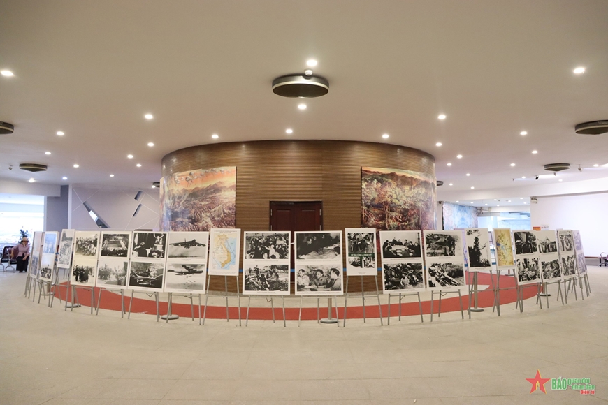 Khai mạc Triển lãm ảnh “Từ Điện Biên Phủ năm 1954 đến Hà Nội - Điện Biên Phủ trên không năm 1972”