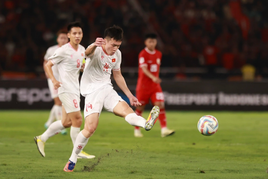 Nhịp đập sân cỏ: Đội tuyển Việt Nam tụt hạng