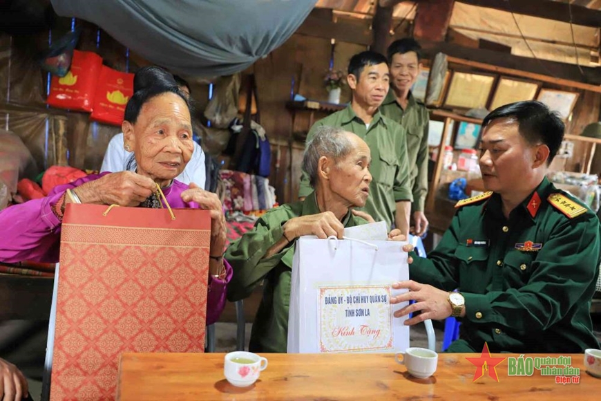 Bộ CHQS tỉnh Sơn La chăm lo các gia đình chính sách, người có công