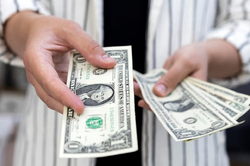 Tỷ giá USD hôm nay (23-3): Đồng USD kết phiên tuần trụ vững trên mốc 104