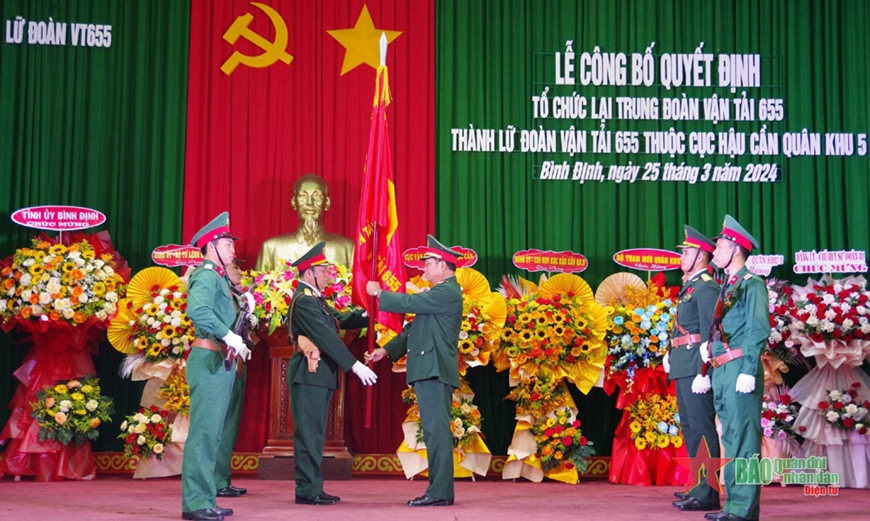 Quân khu 5 công bố quyết định tổ chức lại Trung đoàn vận tải 655 thành Lữ đoàn vận tải 655
