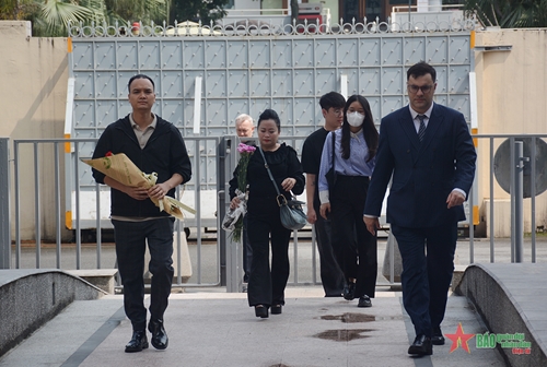 Đại sứ quán Liên bang Nga tại Hà Nội mở sổ tang tưởng niệm nạn nhân vụ khủng bố