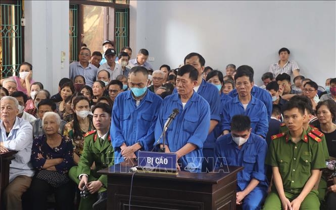 Hưng Yên: Xét xử 9 bị cáo lạm quyền trong khi thi hành công vụ