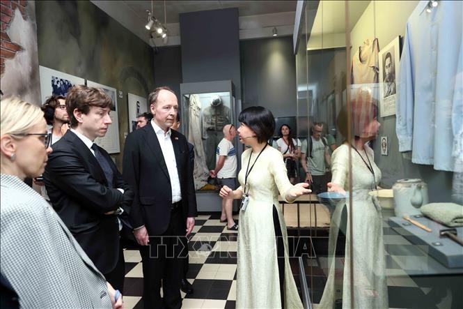 Chủ tịch Quốc hội Phần Lan Jussi Halla-aho thăm Văn Miếu - Quốc Tử Giám, Di tích Nhà tù Hỏa Lò