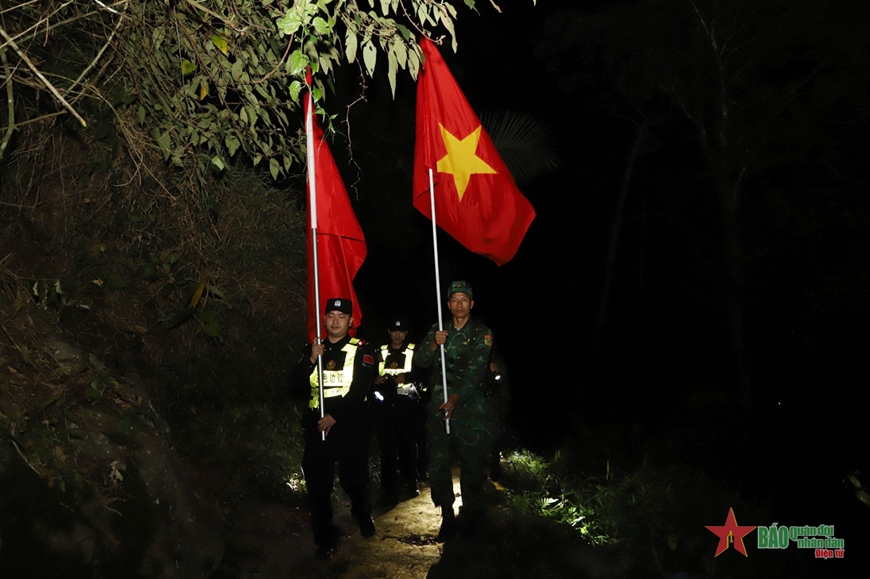 Tuần tra liên hợp trong đêm thực thi pháp luật trên biên giới tỉnh Hà Giang
