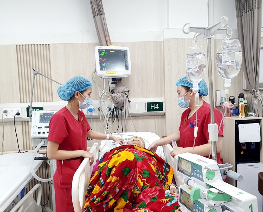 Nữ điều dưỡng cứu sống người nước ngoài nhờ chuyến bay delay