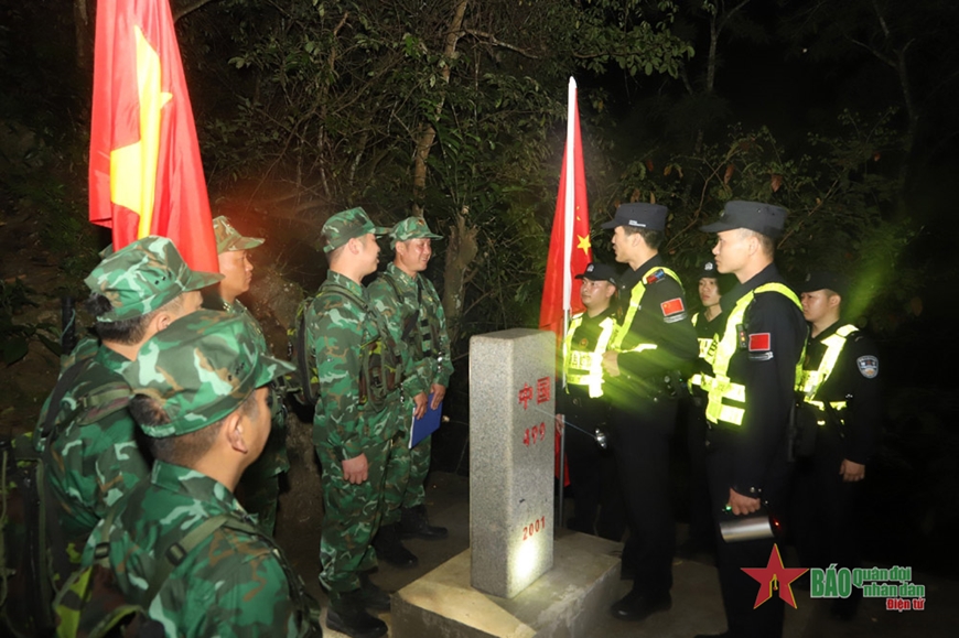 Tuần tra liên hợp trong đêm thực thi pháp luật trên biên giới tỉnh Hà Giang