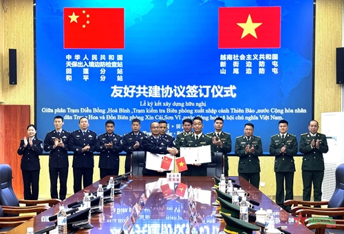 Hội đàm giao ban giữa các đồn Biên phòng tỉnh Hà Giang (Việt Nam) với Trạm Kiểm soát biên phòng Xuất nhập cảnh Thiên Bảo (Trung Quốc)