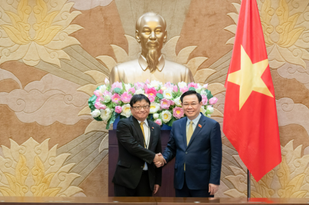 Chủ tịch Quốc hội Vương Đình Huệ tiếp Đoàn đại biểu Liên đoàn các tổ chức kinh tế Nhật Bản