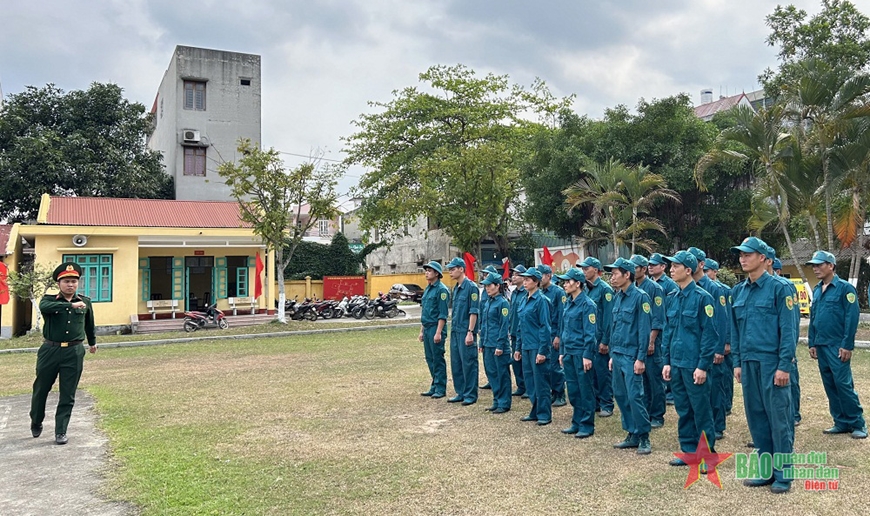 “Sao vuông” thành phố Hòa Bình thi đua huấn luyện giỏi