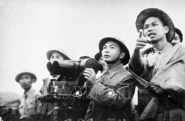 Đại tướng Tổng Tư lệnh thân gửi các cán bộ và chiến sĩ trên Mặt trận Điện Biên Phủ trước giờ ra trận