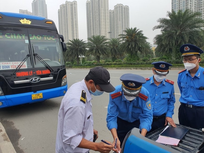 Hà Nội: Đề nghị không cấp đổi giấy phép lái xe nếu chưa nộp phạt xong