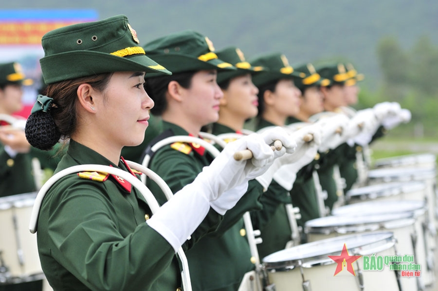 Các khối nữ tích cực thao luyện chuẩn bị cho lễ kỷ niệm 70 năm Chiến thắng Điện Biên Phủ