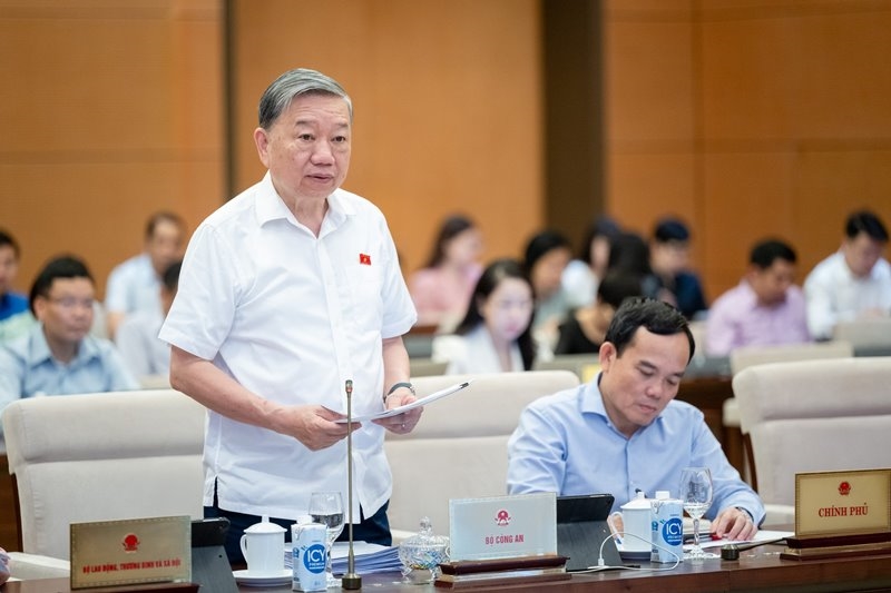 Chủ tịch Quốc hội Vương Đình Huệ: Hoàn thành việc xây dựng vị trí việc làm để cải cách tiền lương từ ngày 1-7