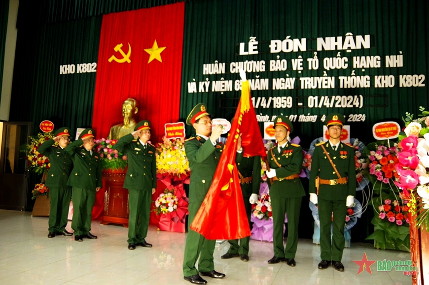 Kho K802 đón nhận Huân chương Bảo vệ Tổ quốc hạng Nhì​