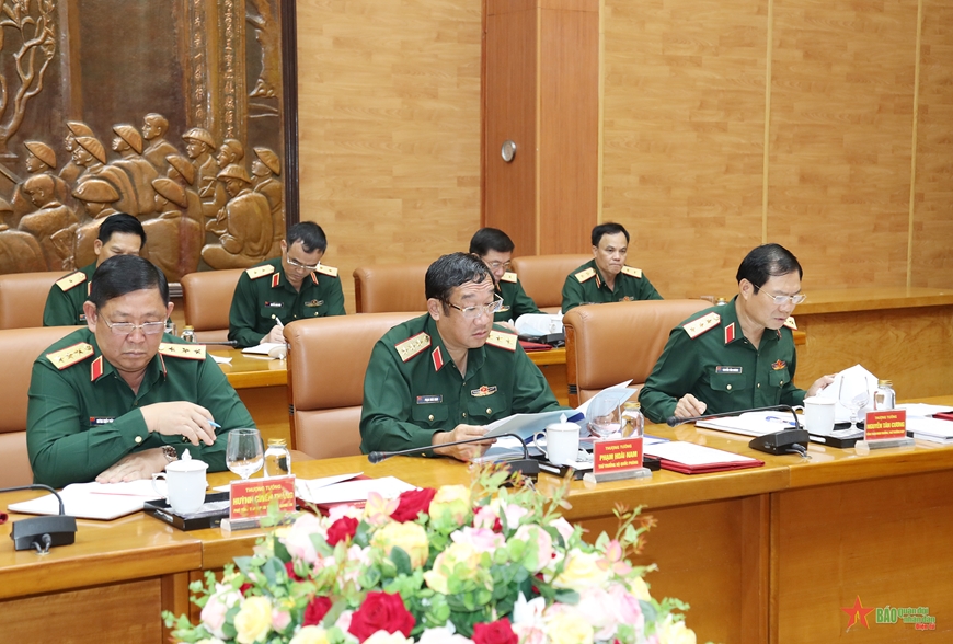 View - 	Đại tướng Phan Văn Giang làm việc với Quân chủng Phòng không