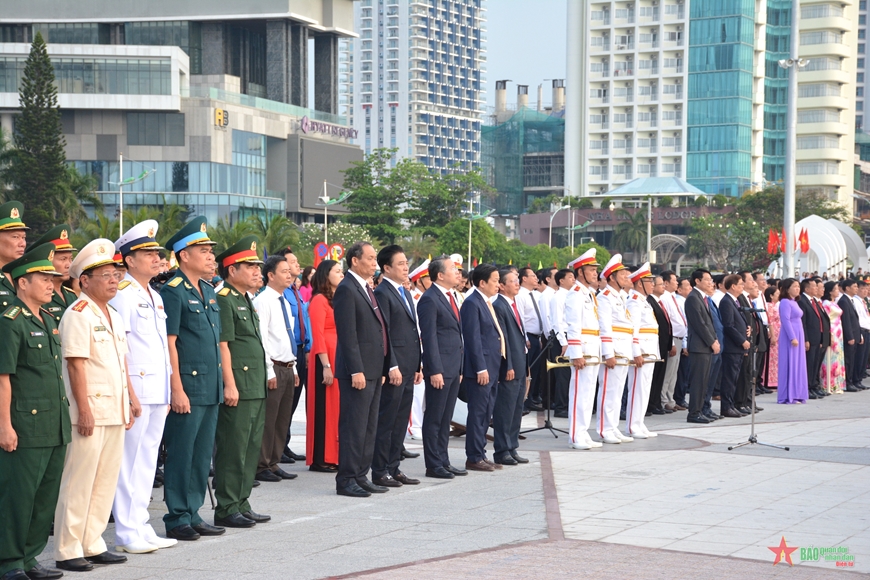 View - 	Tổ chức lễ thượng cờ kỷ niệm 49 năm Ngày giải phóng tỉnh Khánh Hòa