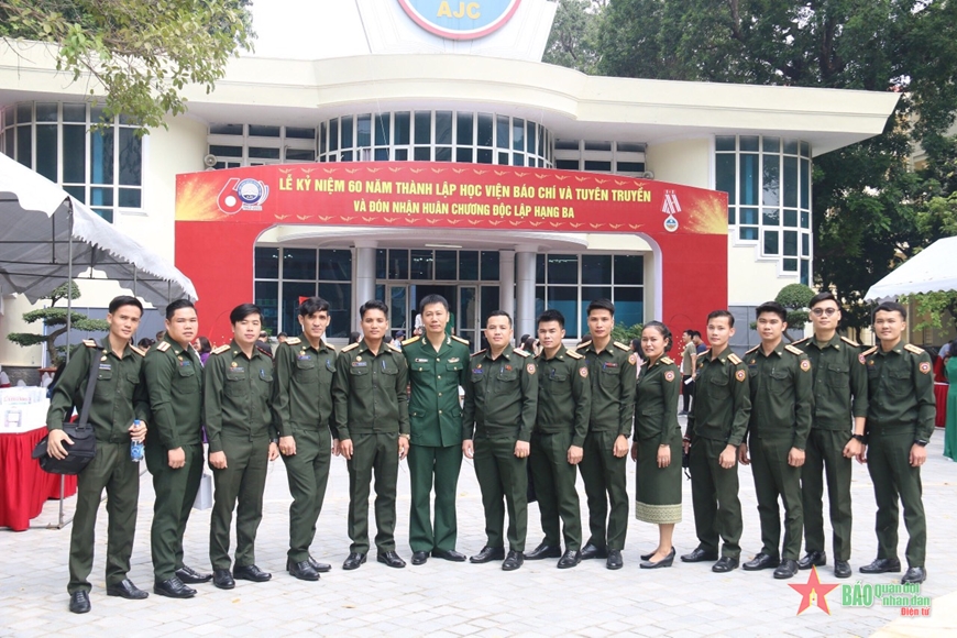View - 	Tâm sự xúc động của học viên Quân sự Lào sống trên đất Việt