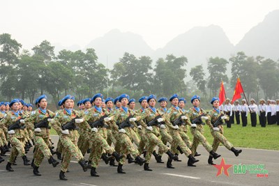 View - 	Thượng tướng Nguyễn Văn Nghĩa kiểm tra hợp luyện các khối diễu binh
