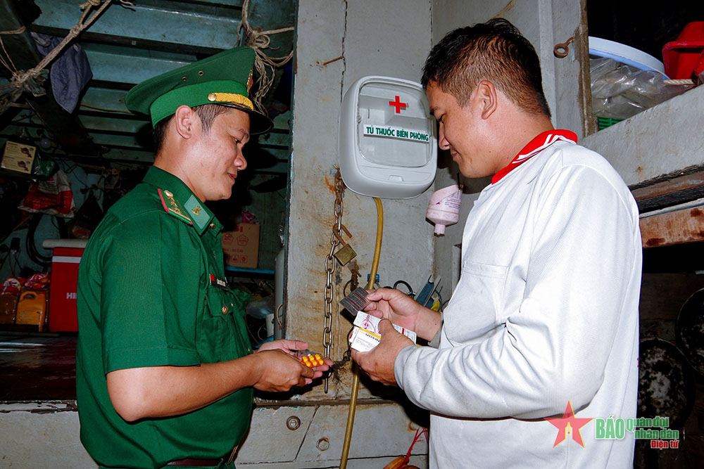 Tủ thuốc biên phòng