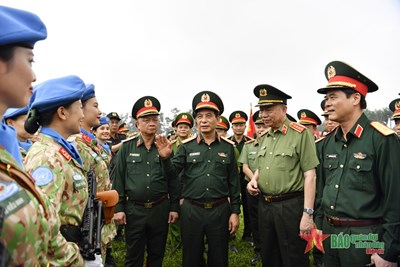 View - 	Bộ Quốc phòng, Bộ Công an kiểm tra hợp luyện diễu binh, diễu hành