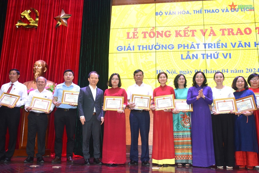 30 tập thể và cá nhân được trao Giải thưởng Phát triển văn hóa đọc lần thứ VI
