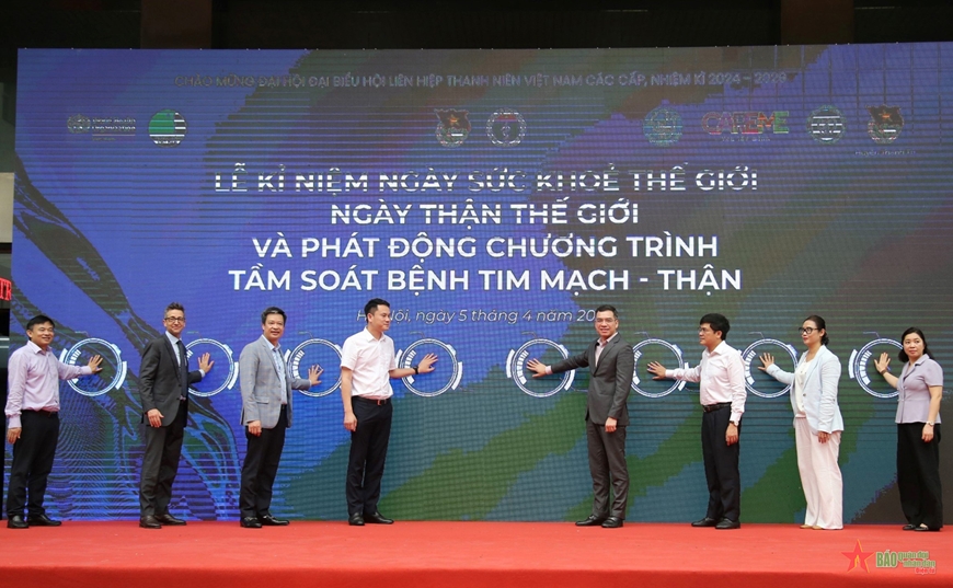 Hơn 1.000 người dân được khám sàng lọc bệnh tim mạch - thận