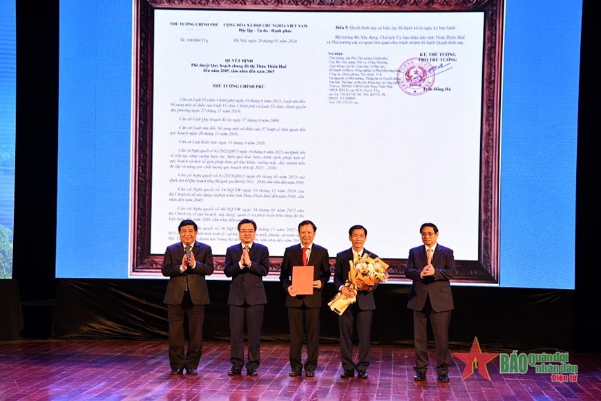 Thủ tướng Phạm Minh Chính: Thừa Thiên Huế cần tập trung thực hiện "1 trọng tâm, 2 tăng cường, 3 đẩy mạnh"