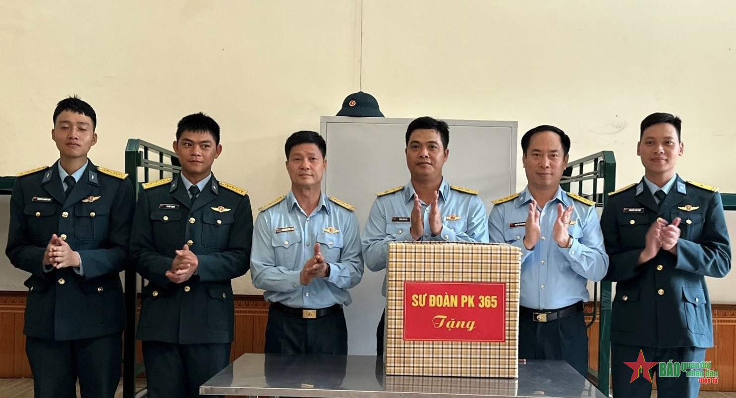 Sư đoàn 365 gặp mặt lực lượng tham gia diễu binh, diễu hành kỷ niệm 70 năm Chiến thắng Điện Biên Phủ