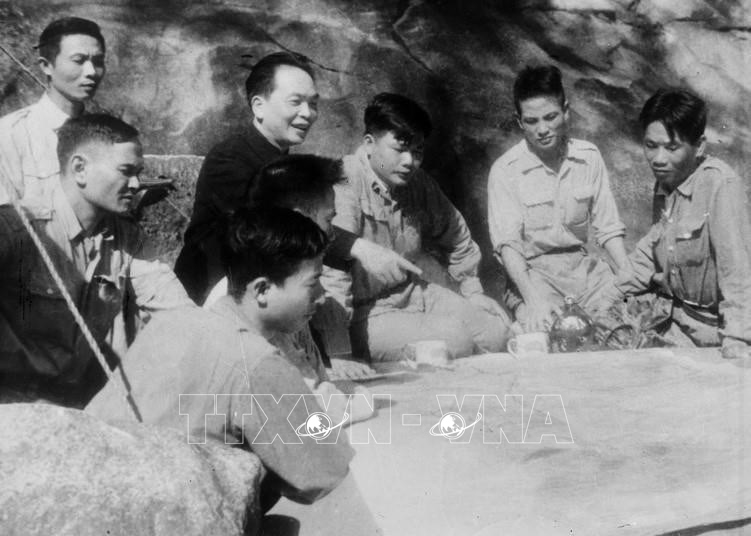 Chiến dịch Điện Biên Phủ: Ngày 10-4-1954, ta tiếp tục củng cố và phát triển trận địa tiến công