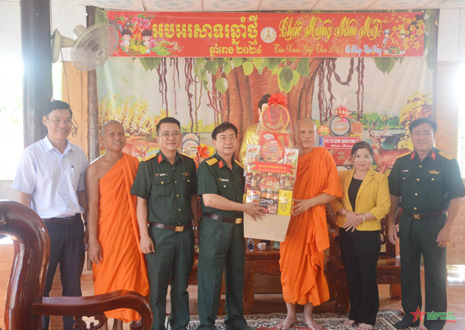  Cục Chính trị Quân khu 7 thăm, chúc Tết đồng bào Khmer tỉnh Bình Phước