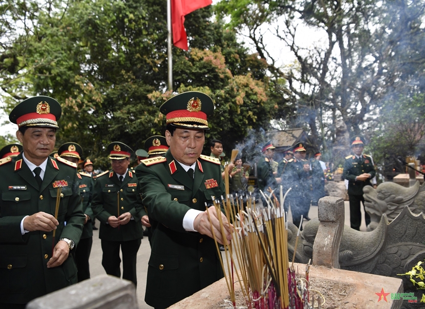 Lãnh đạo Quân ủy Trung ương, Bộ Quốc phòng dâng hương, tưởng niệm các Vua Hùng