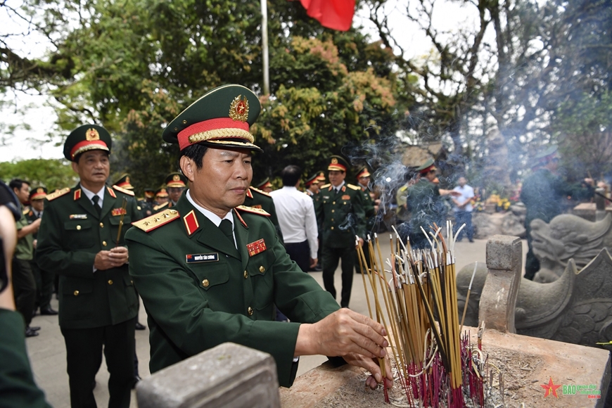 Lãnh đạo Quân ủy Trung ương, Bộ Quốc phòng dâng hương, tưởng niệm các Vua Hùng