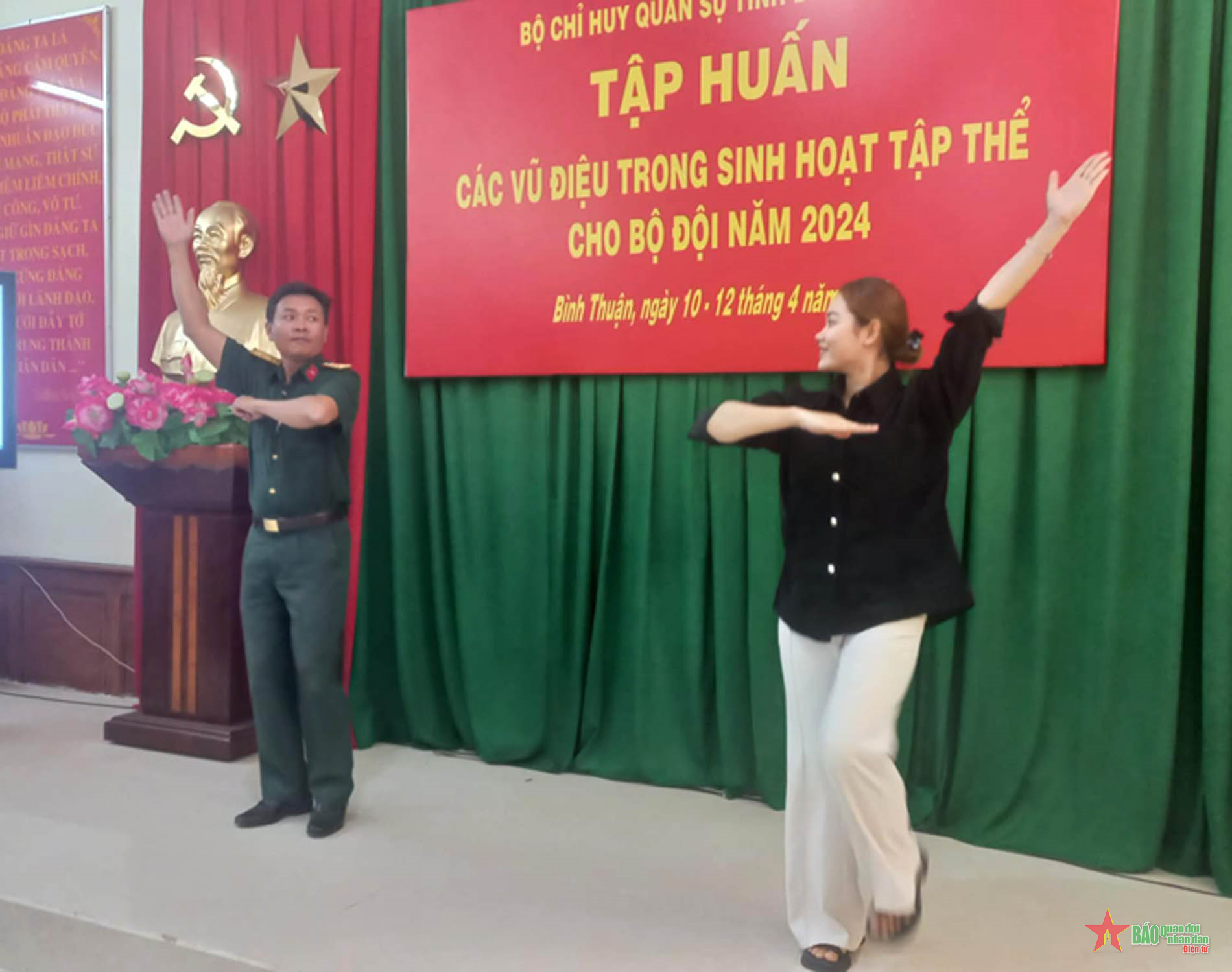 Bộ CHQS tỉnh Bình Thuận tập huấn các vũ điệu sinh hoạt tập thể cho bộ đội