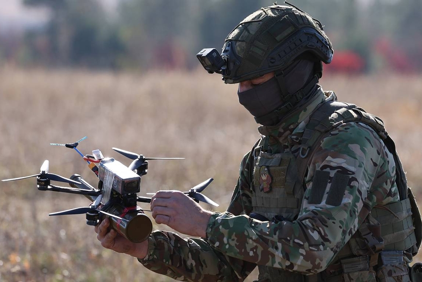Quân sự thế giới hôm nay (12-4): Trung Quốc phát triển UAV vận tải, Nga tấn công Ukraine quy mô lớn