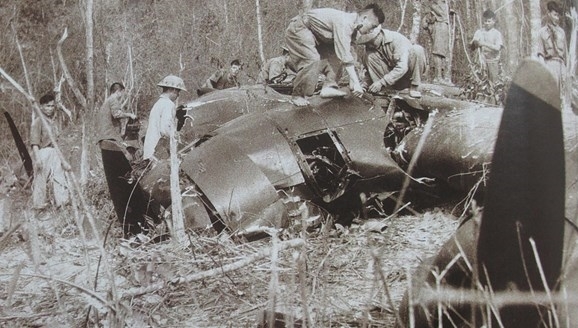 Chiến dịch Điện Biên Phủ: Ngày 12-4-1954, quân ta bắn rơi chiếc máy bay thứ 50 của địch
