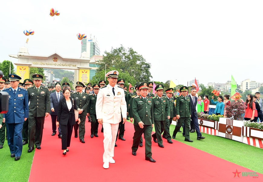 View - 	Giao lưu hữu nghị quốc phòng biên giới Việt Nam - Trung Quốc lần thứ 8