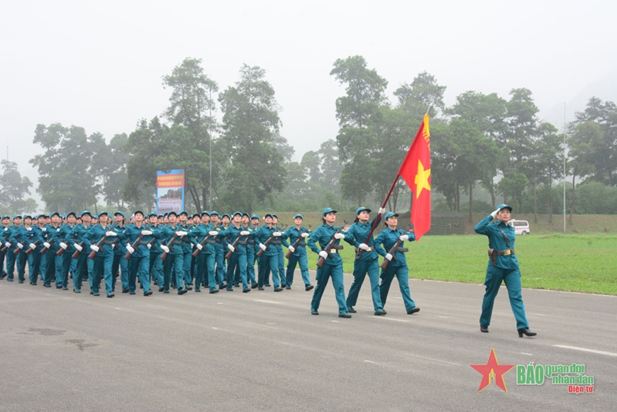 View - 	Thượng tướng Nguyễn Văn Nghĩa kiểm tra hợp luyện diễu binh, diễu hành