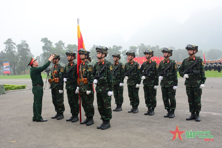 View - 	Thượng tướng Nguyễn Văn Nghĩa kiểm tra hợp luyện diễu binh, diễu hành