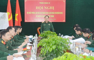 Gallery - Thượng tướng Vũ Hải Sản làm việc với Quân khu 3