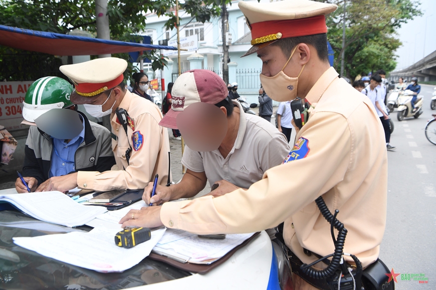 View - 	Tăng cường xử lý tình trạng xe chở cồng kềnh, quá khổ