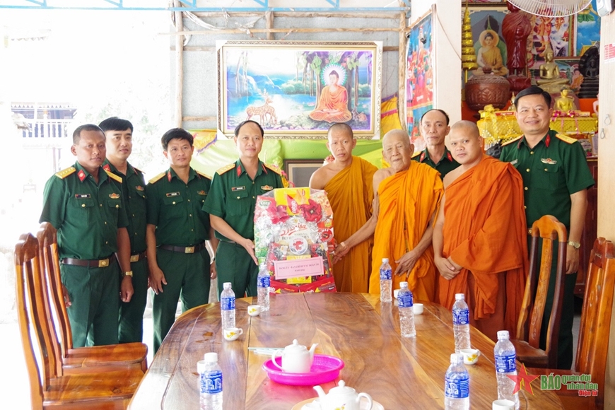 An Giang: Chúc Tết các đơn vị Quân đội Hoàng gia Campuchia