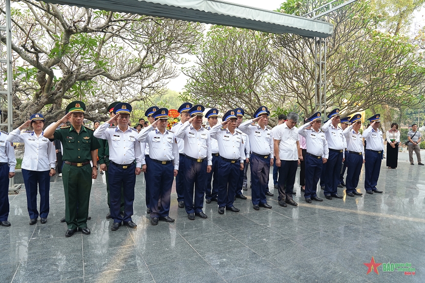 View - 	Bộ tư lệnh Cảnh sát biển dâng hương tại Điện Biên