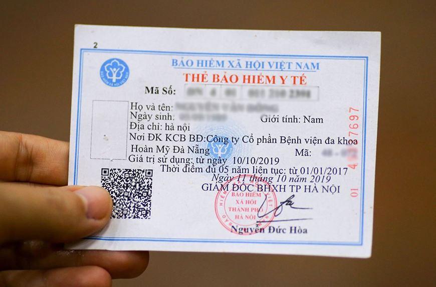 Khi về công tác ở vùng đặc biệt khó khăn, có cần đổi thẻ bảo hiểm y tế không?
