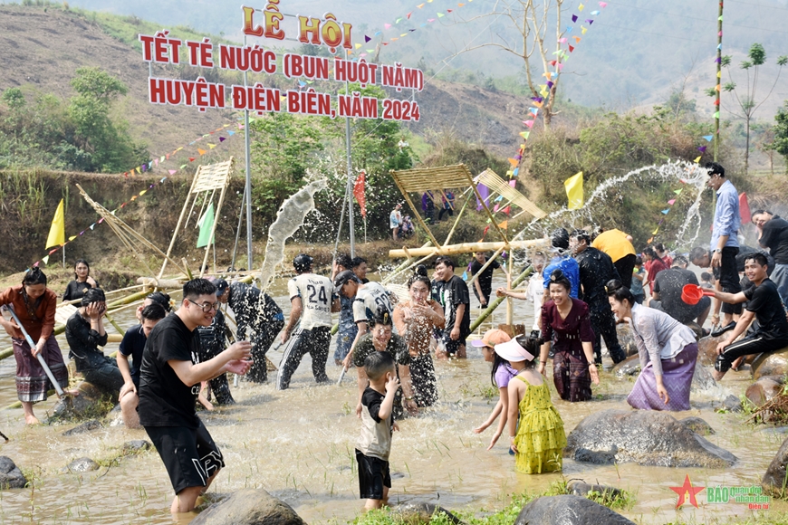Độc đáo Lễ hội Tết Té nước của dân tộc Lào ở Điện Biên