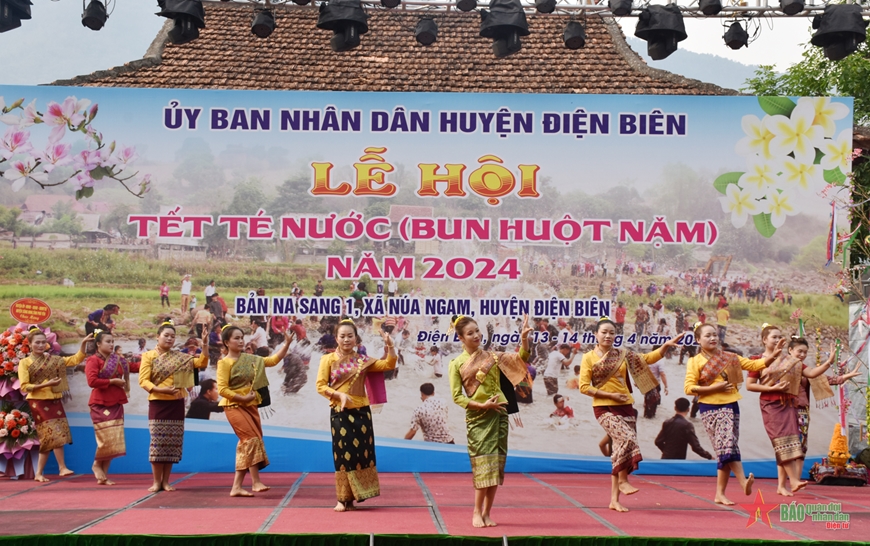 Độc đáo Lễ hội Tết Té nước của dân tộc Lào ở Điện Biên