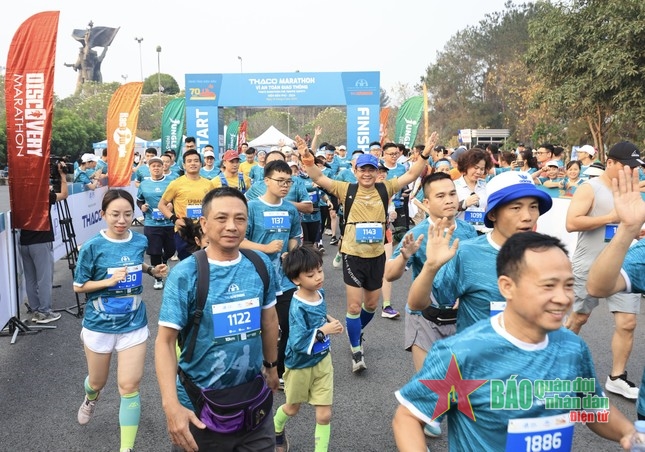 View - 	Hơn 2.300 vận động viên tranh tài Giải chạy THACO Marathon Điện Biên