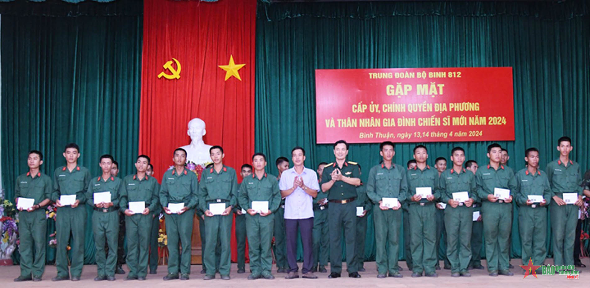 Trung đoàn Bộ binh 812: Gặp mặt cấp ủy, chính quyền địa phương, gia đình chiến sĩ mới