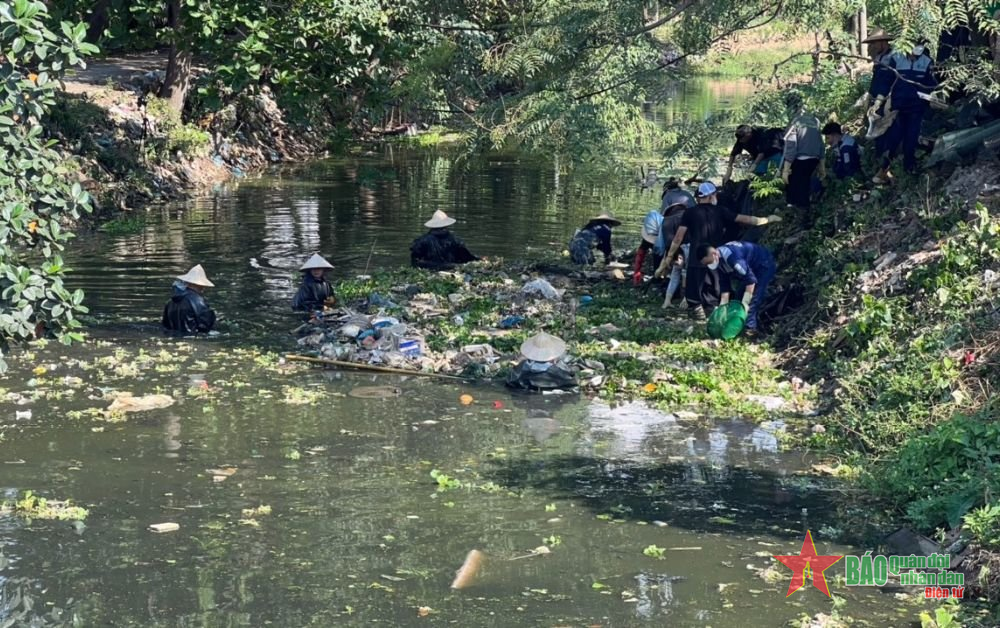 Nhóm Hà Nội Xanh - Những chiến binh giải cứu những “dòng sông chết”