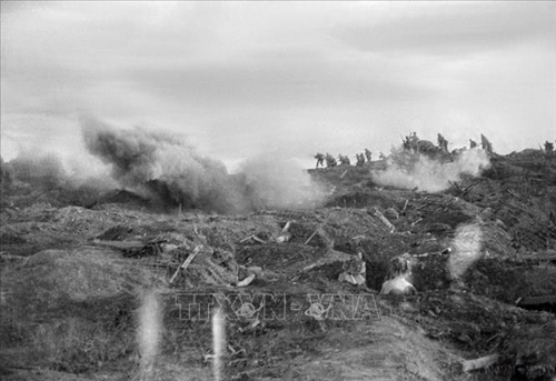 Chiến dịch Điện Biên Phủ: Ngày 18-4-1954, cứ điểm 105 bảo vệ phía Bắc sân bay bị quân ta tiêu diệt